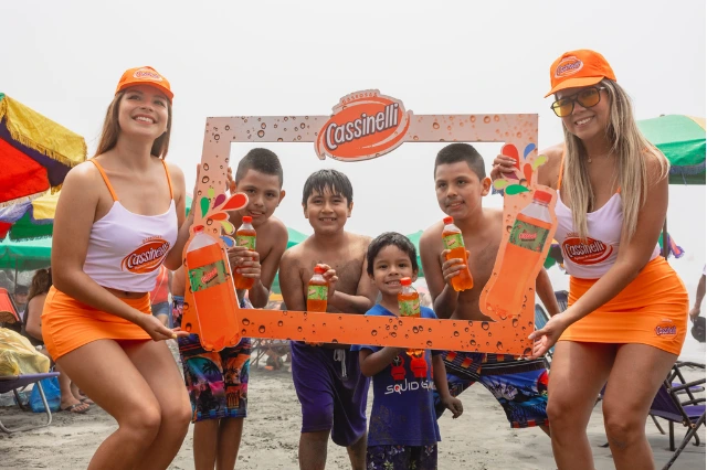 Promotores de venta impulsando productos - Staff Élite